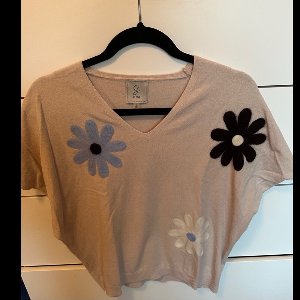 Stylish beige floral short sleeved sweater size L